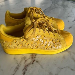 Adidas sneakers. Fit like a woman’s 6.5/7.